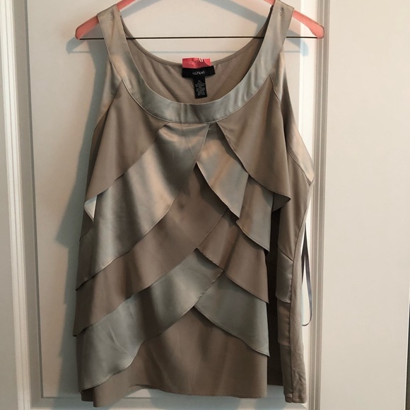 Alfani Tops - Beautiful 2 tone bandage Sleeveless top